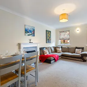  Holiday home Pass The Keys Townhouse With Free Parking United Kingdom